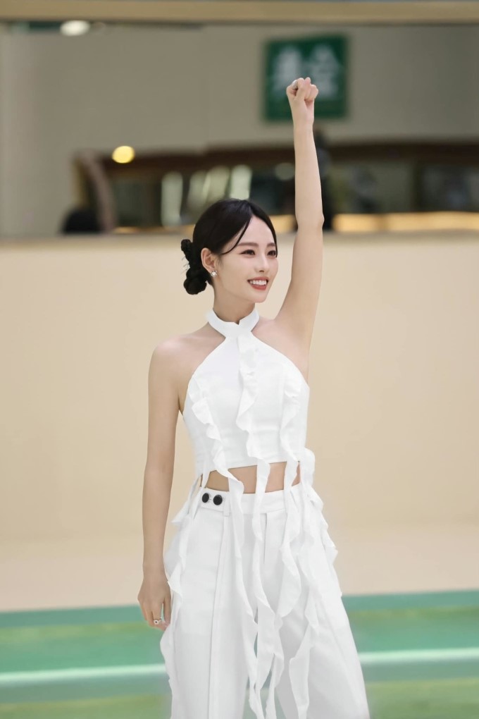 truoc lum xum lam stylist cho doi thu cua chi pu hoang ku noi gi 3 truoc lum xum lam stylist cho doi thu cua chi pu hoang ku noi gi 3