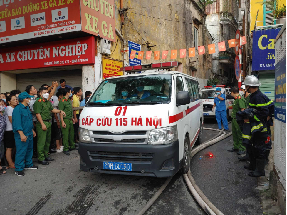 hien truong vu chay nha dan o ha noi 3 nguoi chet