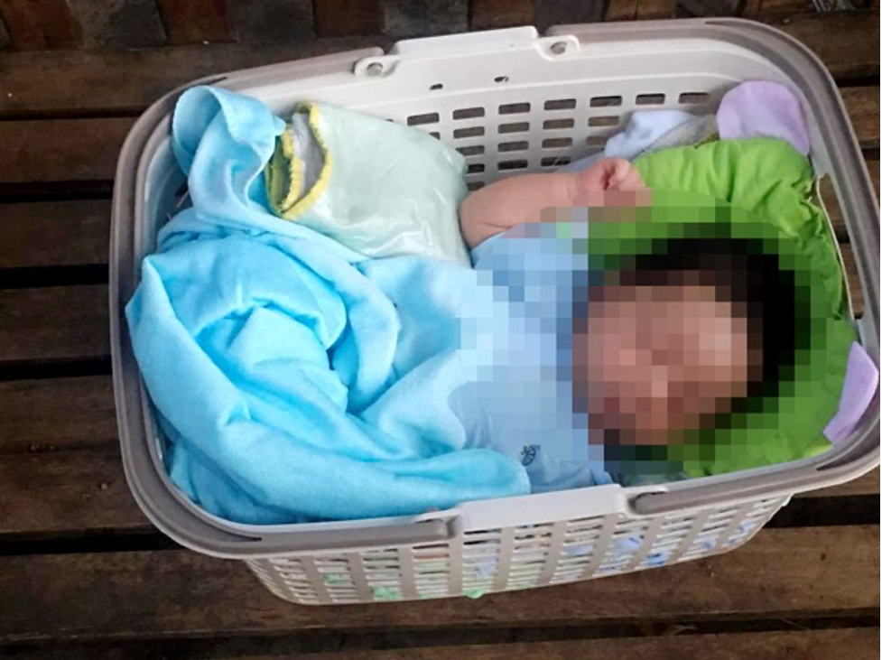 quang tri phat hien be trai so sinh 10 ngay tuoi bi bo roi truoc cua chua