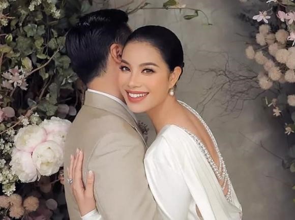 pham huong xuat hien hanh phuc ben chong nhung van giu mot nguyen tac