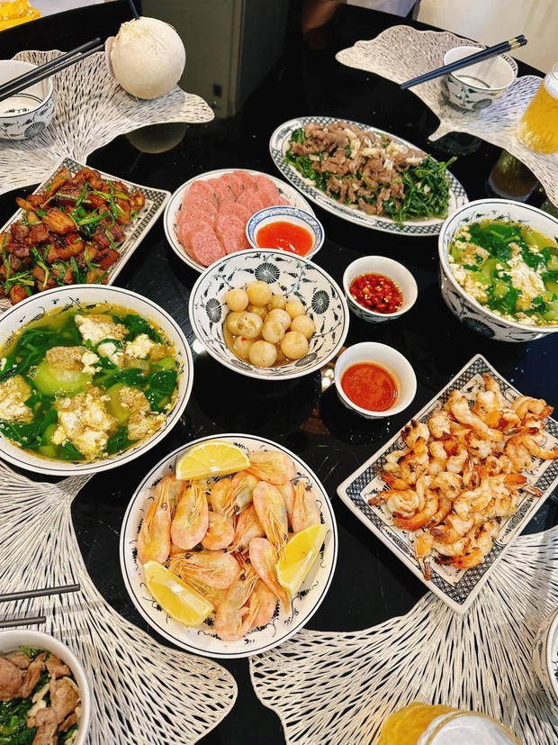 shark binh tang phuong oanh mon qua dat tien nhan dip mot nam quen nhau2 shark binh tang phuong oanh mon qua dat tien nhan dip mot nam quen nhau2