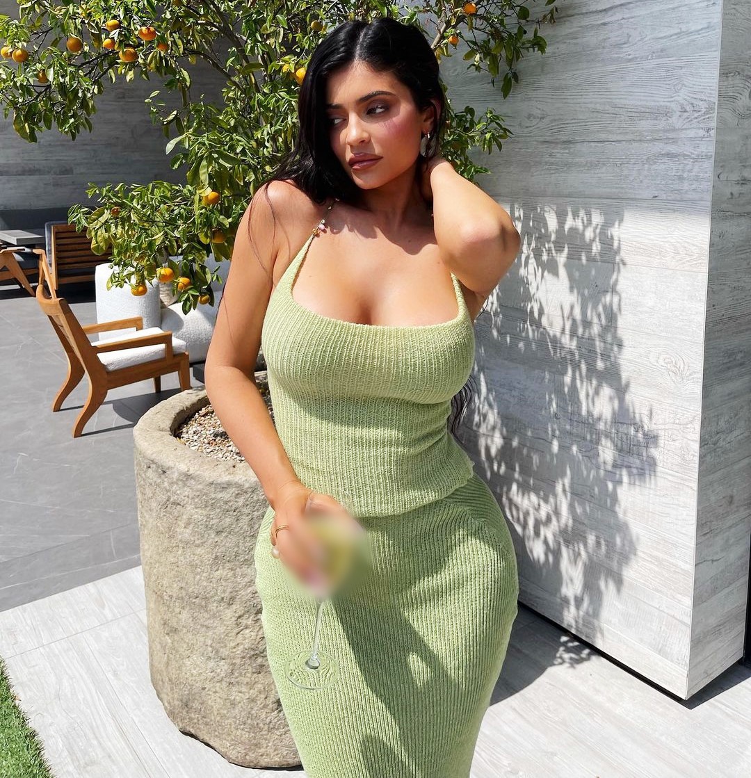 kylie jenner thua nhan nang nguc nam 19 tuoi3 kylie jenner thua nhan nang nguc nam 19 tuoi3