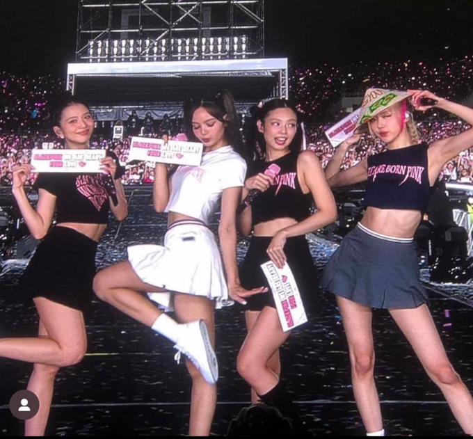 co gai 23 tuoi hanh phuc khi rose blackpink nhan chiec non do minh tu ve1 co gai 23 tuoi hanh phuc khi rose blackpink nhan chiec non do minh tu ve1