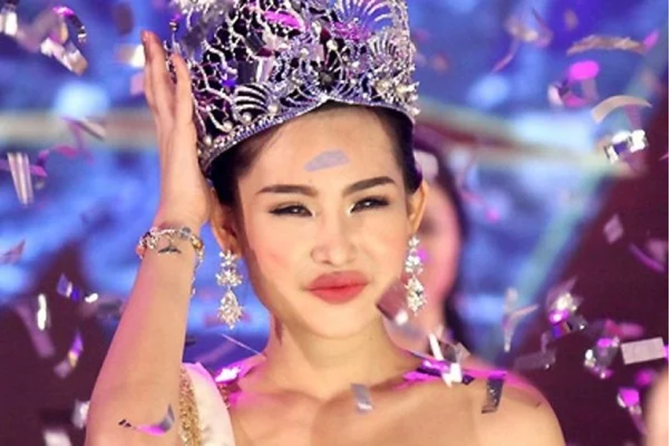 nhung nang hau co phat ngon gay soc sau khi dang quang nhung nang hau co phat ngon gay soc sau khi dang quang
