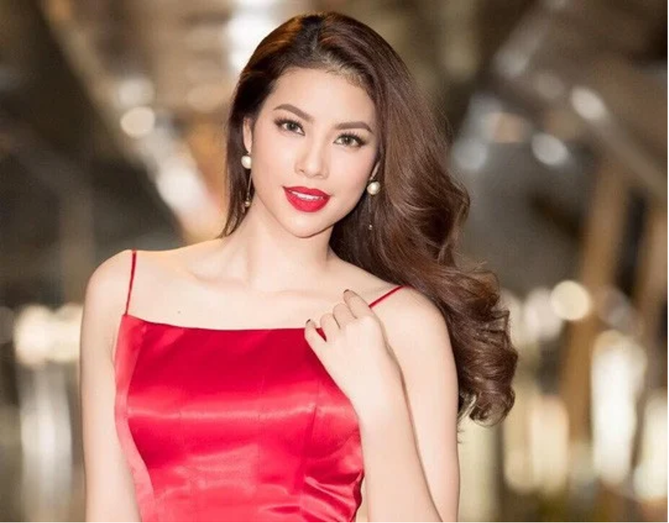 nhung nang hau co phat ngon gay soc sau khi dang quang4 nhung nang hau co phat ngon gay soc sau khi dang quang4