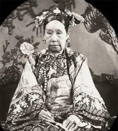 bi an ngoi mo khong co co dai cua tu hy thai hau2 bi an ngoi mo khong co co dai cua tu hy thai hau2