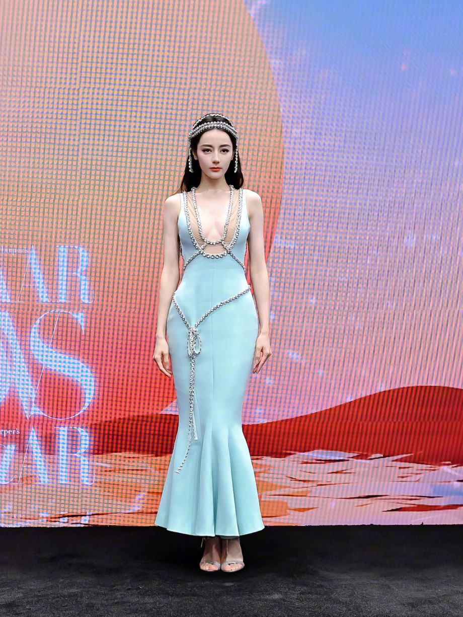dich le nhiet ba bat ngo bi so sanh voi angelababy vi giong binh hoa di dong2 dich le nhiet ba bat ngo bi so sanh voi angelababy vi giong binh hoa di dong2