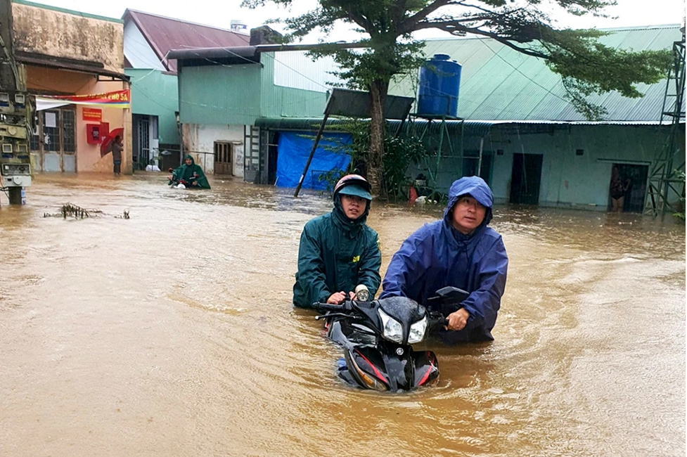 lam dong mua lon keo dai bao loc ngap trong bien nuoc2 lam dong mua lon keo dai bao loc ngap trong bien nuoc2