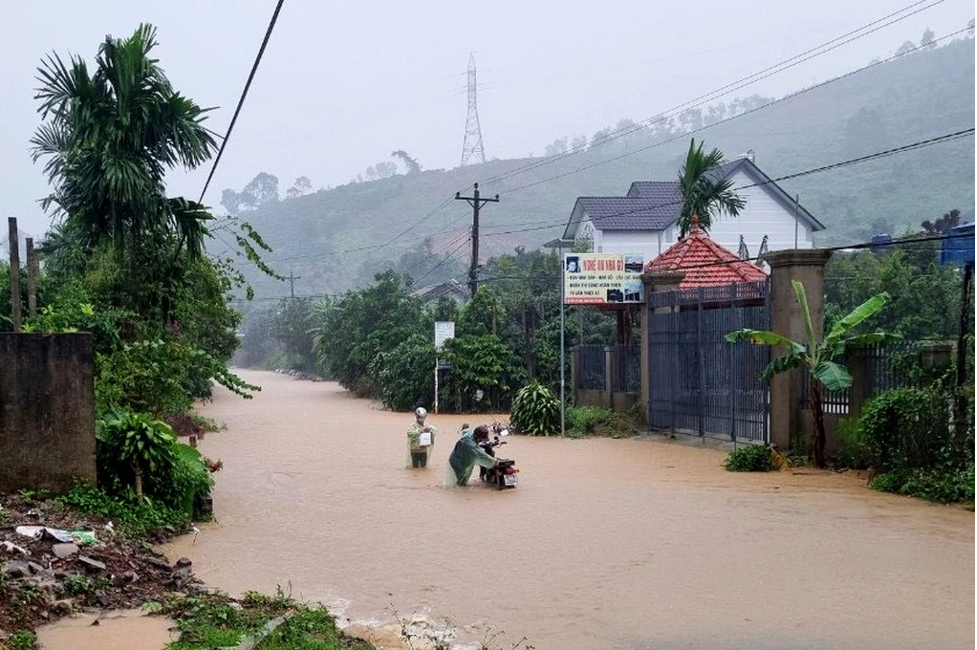 lam dong mua lon keo dai bao loc ngap trong bien nuoc3 lam dong mua lon keo dai bao loc ngap trong bien nuoc3