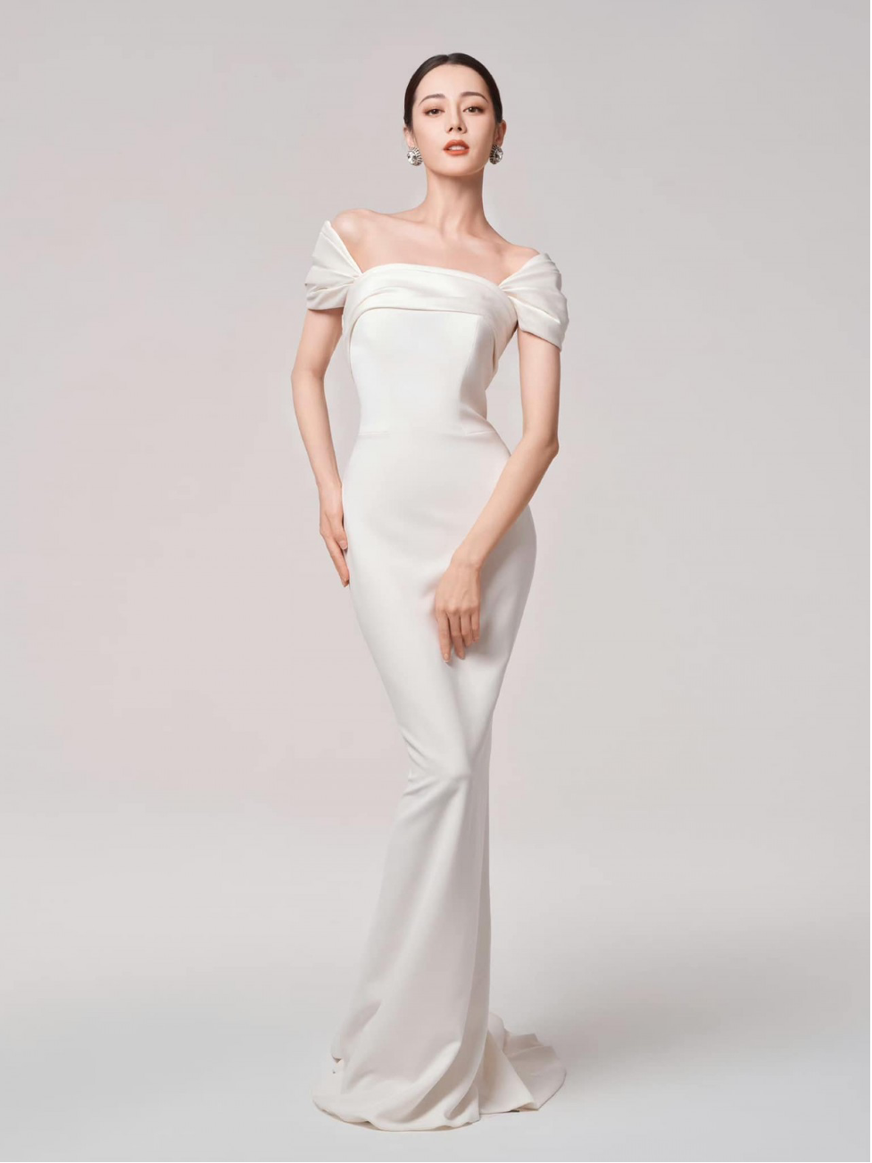 ve dep cuon hut cua dich le nhiet ba o tuoi 315