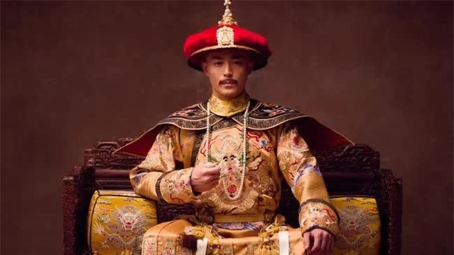 bi mat ve chiec giay don cao 10cm cua vua can long5 bi mat ve chiec giay don cao 10cm cua vua can long5