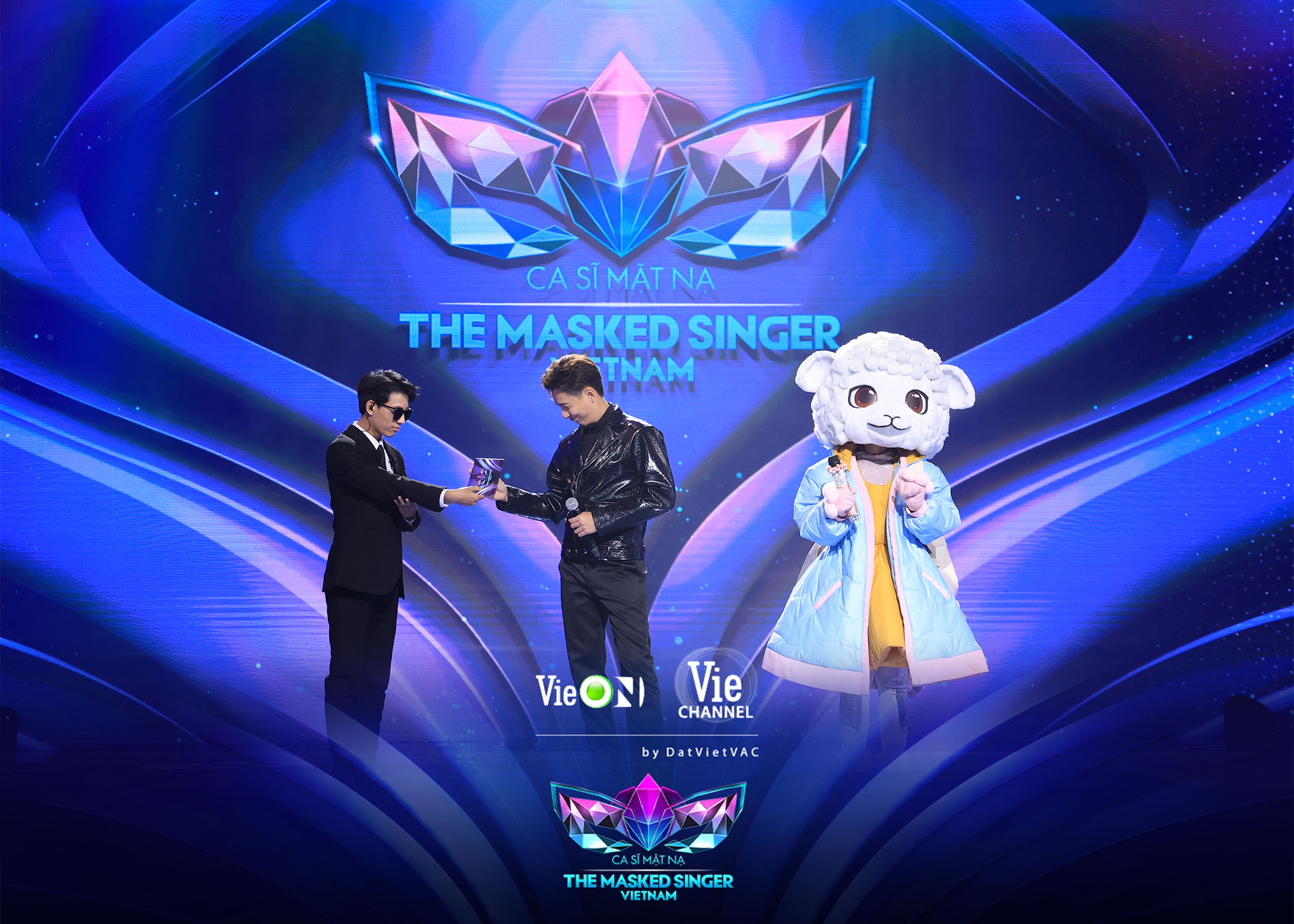tap 5 the masked singer vietnam mua 2 mang den cam xuc kho ta khi cuu bong lo dien la khoi my