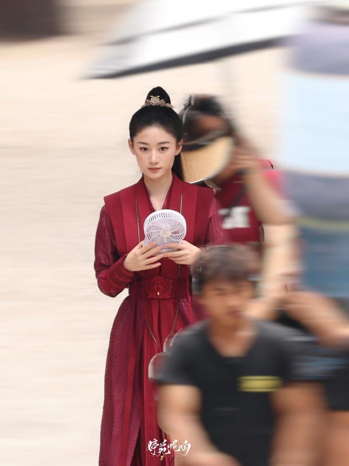 tin tuc sao hoa ngu moi nhat ngay 8 9 ngo ton khoe anh chup tap chi cung 2 con