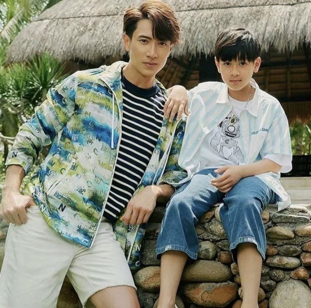 tin tuc sao hoa ngu moi nhat ngay 8 9 ngo ton khoe anh chup tap chi cung 2 con3