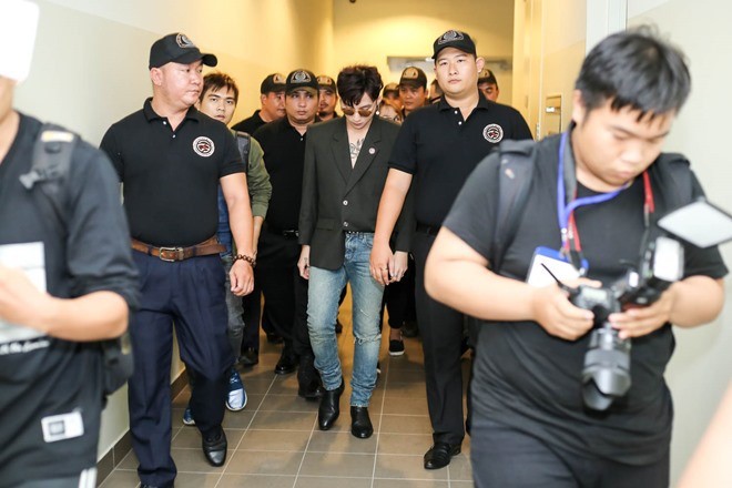he lo hinh anh trong hau truong cua son tung qua lang kinh netizen he lo hinh anh trong hau truong cua son tung qua lang kinh netizen