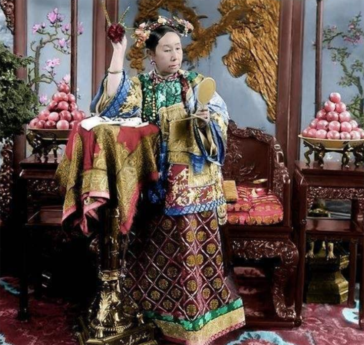 he lo nhan sac thoi tre cua tu hi thai hau khien vua ham long me dam4