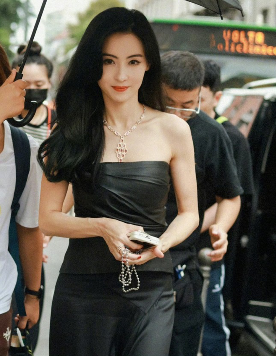 tin tuc sao hoa ngu moi nhat ngay 239 truong ba chi lo dien tai milan fashion week