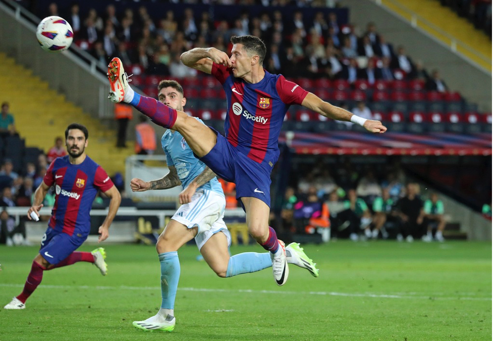lewandowski toa sang barcelona nguoc dong kho tin o la liga lewandowski toa sang barcelona nguoc dong kho tin o la liga