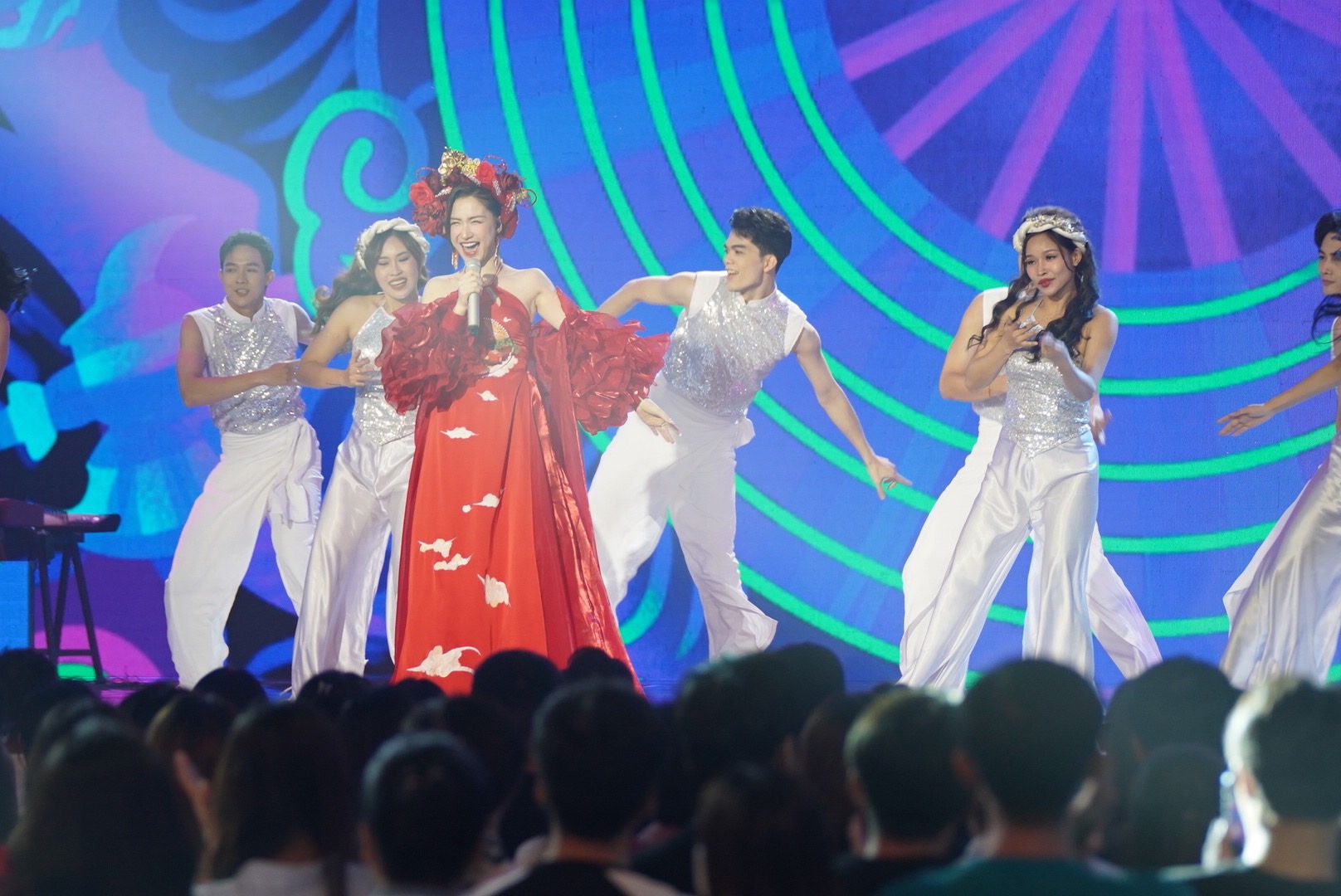 my tam muon me len san khau hat cung nhung me khong chiu 1
