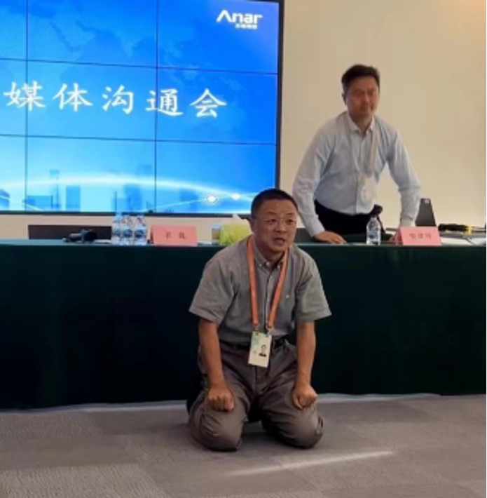 vi lanh dao dung dau cong ty bat dong san bat ngo quy goi ai cung soc khi biet su that phia sau1 vi lanh dao dung dau cong ty bat dong san bat ngo quy goi ai cung soc khi biet su that phia sau1
