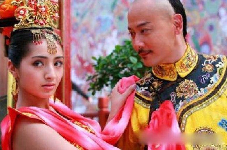 bi an dang sau the bai hau ngu cua vua can long3 bi an dang sau the bai hau ngu cua vua can long3