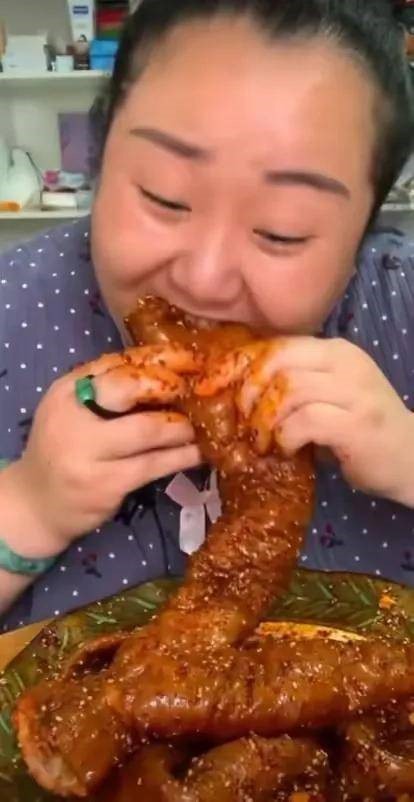 co gai danh doi suc khoe de chong song giau sang thai do cua ong xa gay bat ngo 