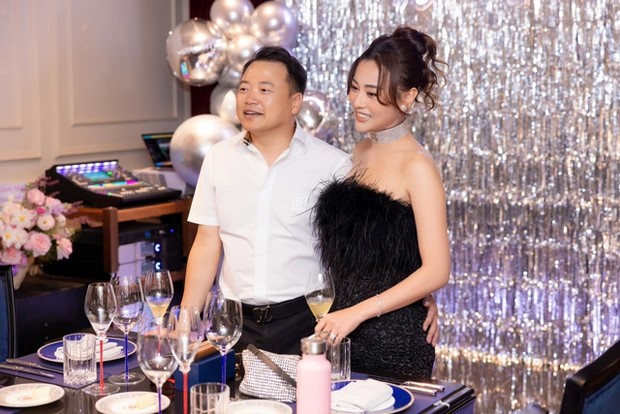 phuong oanh duoc shark binh lien tuc bay to tinh cam trong ngay sinh nhat netizen chi chu y vao diem nay4 phuong oanh duoc shark binh lien tuc bay to tinh cam trong ngay sinh nhat netizen chi chu y vao diem nay4
