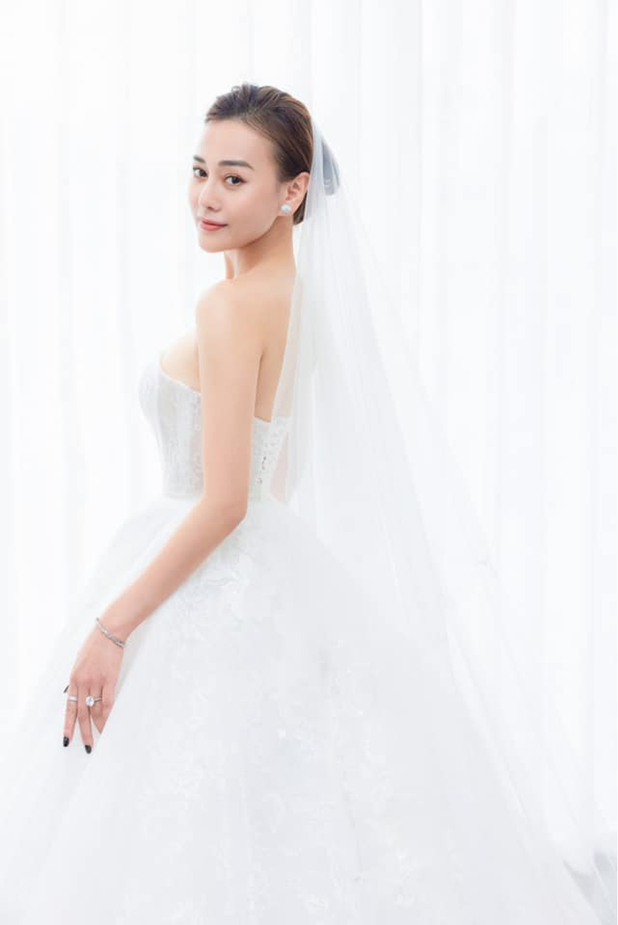 phuong oanh gay sot khi tung anh dien vay co dau truoc ngay dam cuoi2 phuong oanh gay sot khi tung anh dien vay co dau truoc ngay dam cuoi2