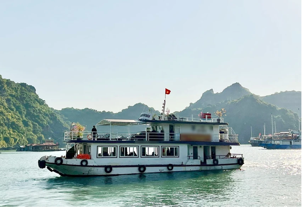 hai phong viet kieu my tu vong khi dang tham quan tren vinh o cat ba1 hai phong viet kieu my tu vong khi dang tham quan tren vinh o cat ba1