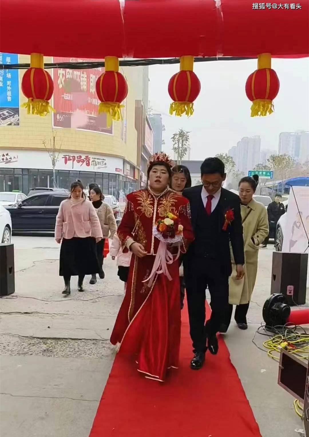 dam cuoi gay xon xao vi ngoai hinh qua dac biet cua co dau dan tinh biet luon ai la noc nha2 dam cuoi gay xon xao vi ngoai hinh qua dac biet cua co dau dan tinh biet luon ai la noc nha2