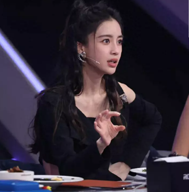 hau tham gia show cua lisa angelababy lien tuc bi cam song 4t hau tham gia show cua lisa angelababy lien tuc bi cam song 4t