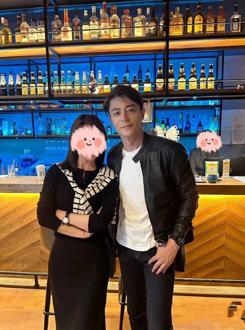 tro lai man anh sau 4 nam vang bong hoac kien hoa co hanh dong ngo ngang voi mot fan nu1