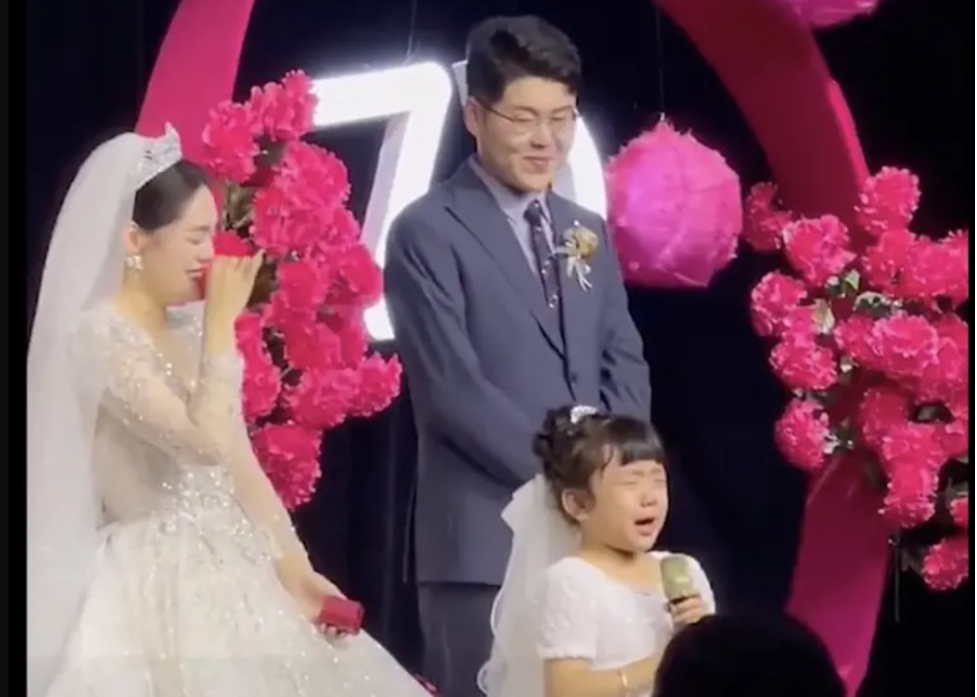 em gai khoc nuc no giua dam cuoi chi gai dan do anh re dieu khien ai cung bat ngo em gai khoc nuc no giua dam cuoi chi gai dan do anh re dieu khien ai cung bat ngo