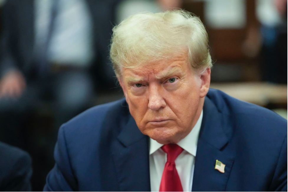 ong trump bi tham phan phat 5 000 usd doa bat giam2 ong trump bi tham phan phat 5 000 usd doa bat giam2