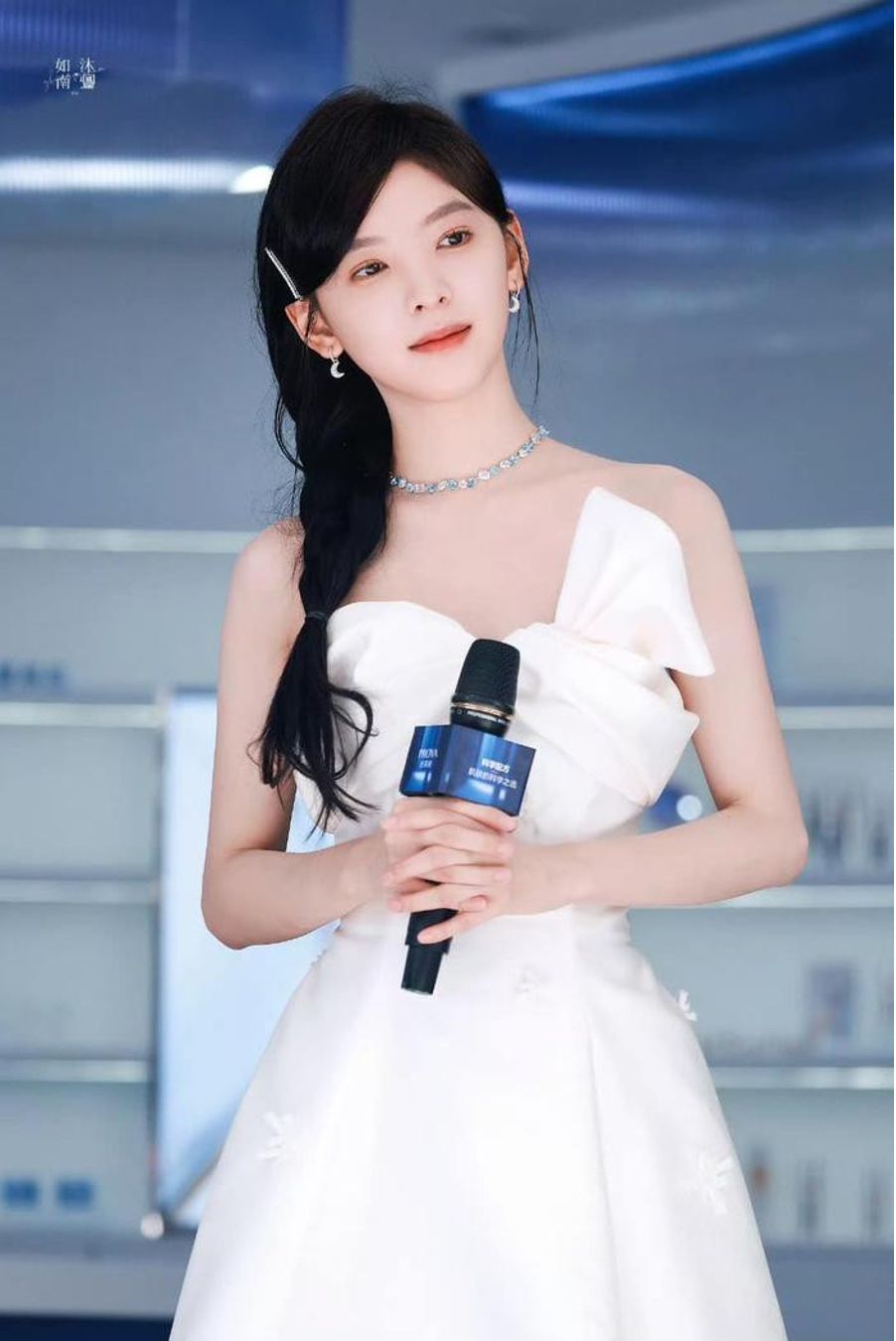 tin tuc sao hoa ngu moi nhat ngay 24 10 thanh nghi bi che vi thua xa dan em