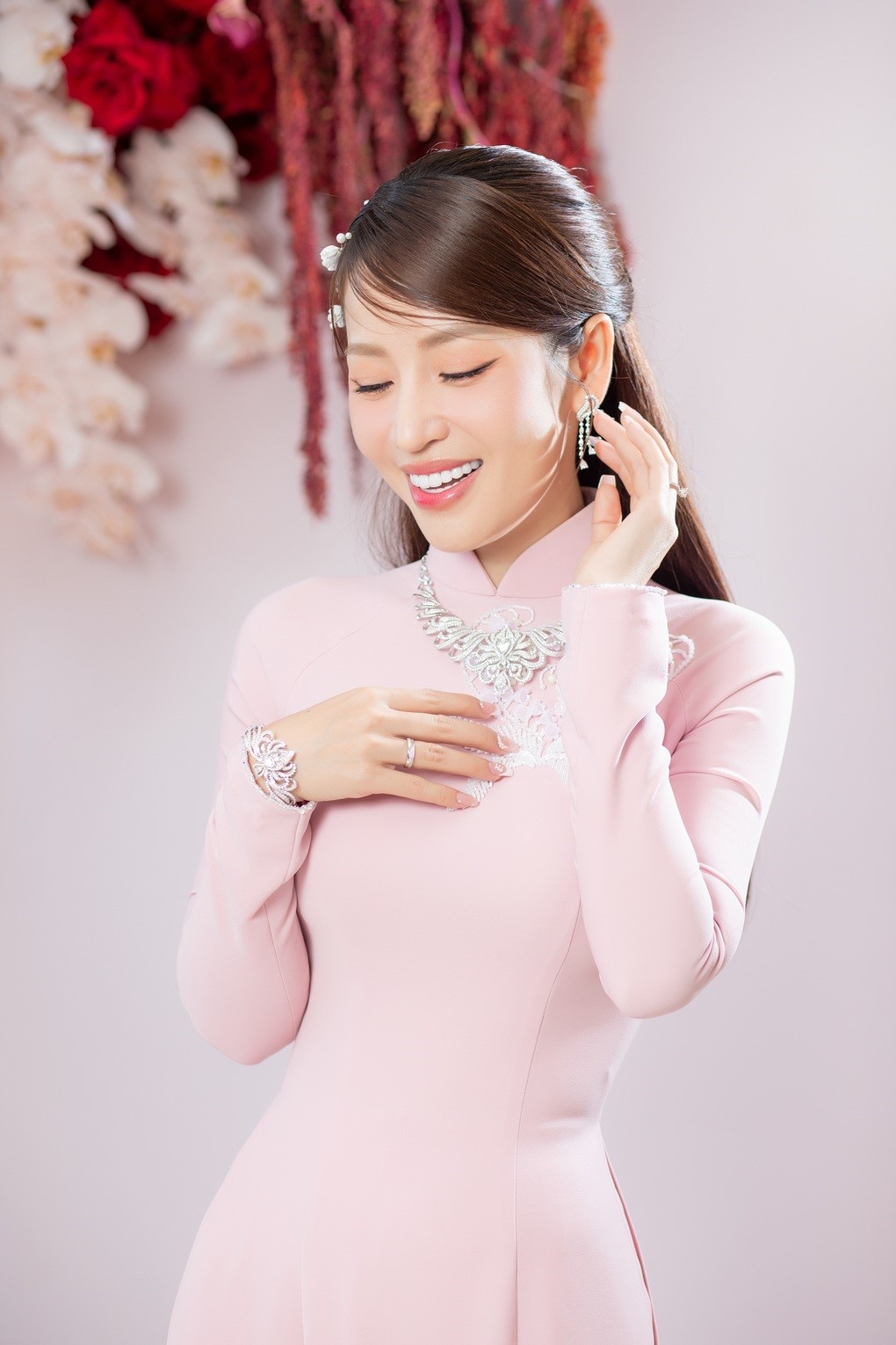 puka gin tuan kiet cuoi co dau duoc me chong tang trang suc ty dong2 puka gin tuan kiet cuoi co dau duoc me chong tang trang suc ty dong2