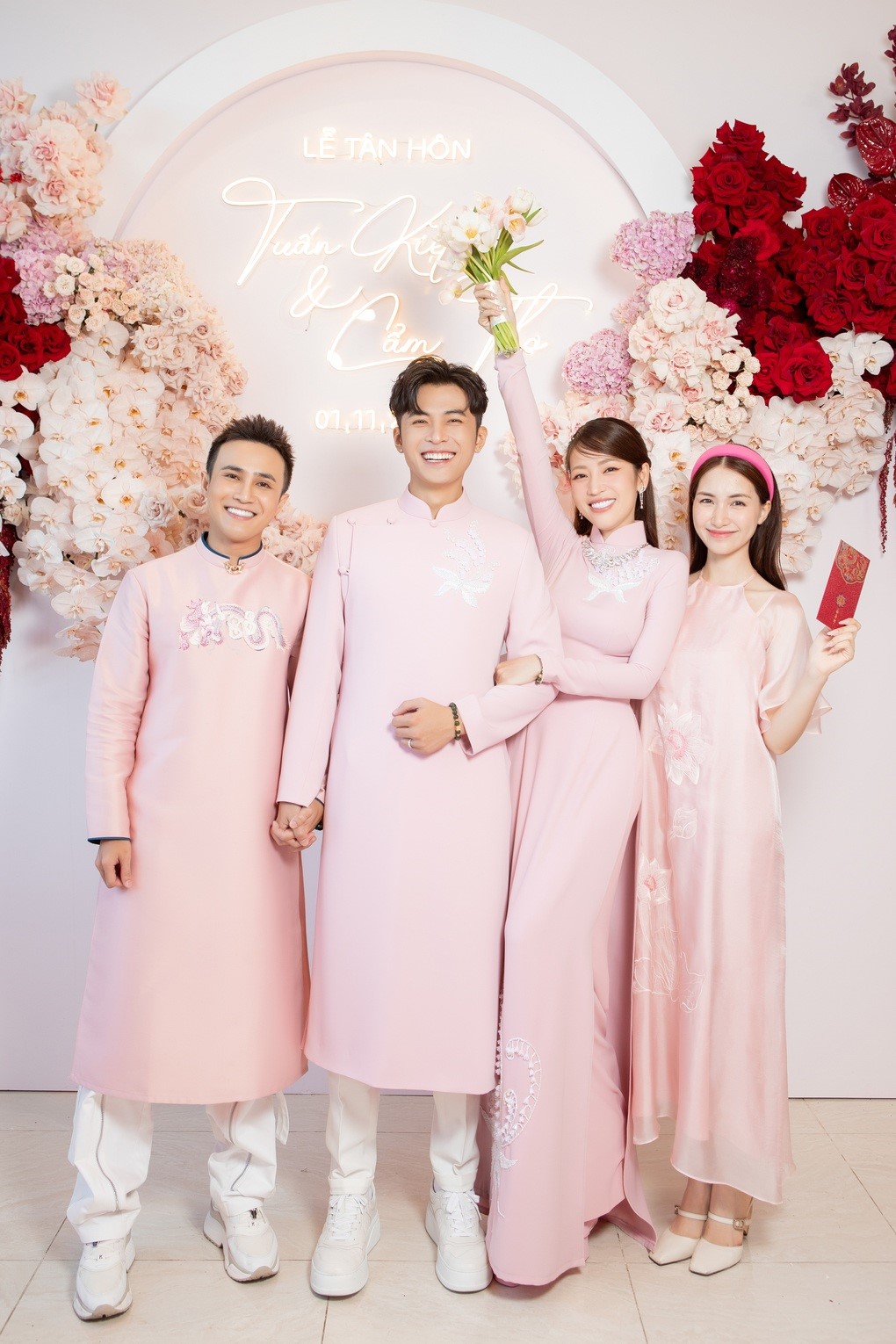 puka gin tuan kiet cuoi co dau duoc me chong tang trang suc ty dong3 puka gin tuan kiet cuoi co dau duoc me chong tang trang suc ty dong3