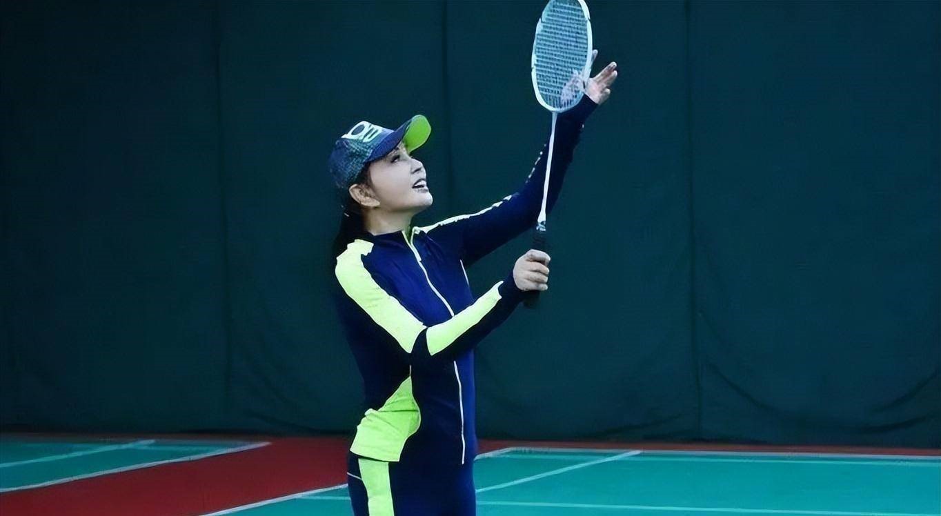 ngo ngang nhan sac lao hoa nguoc cua minh tinh luu hieu khanh o tuoi gan 701