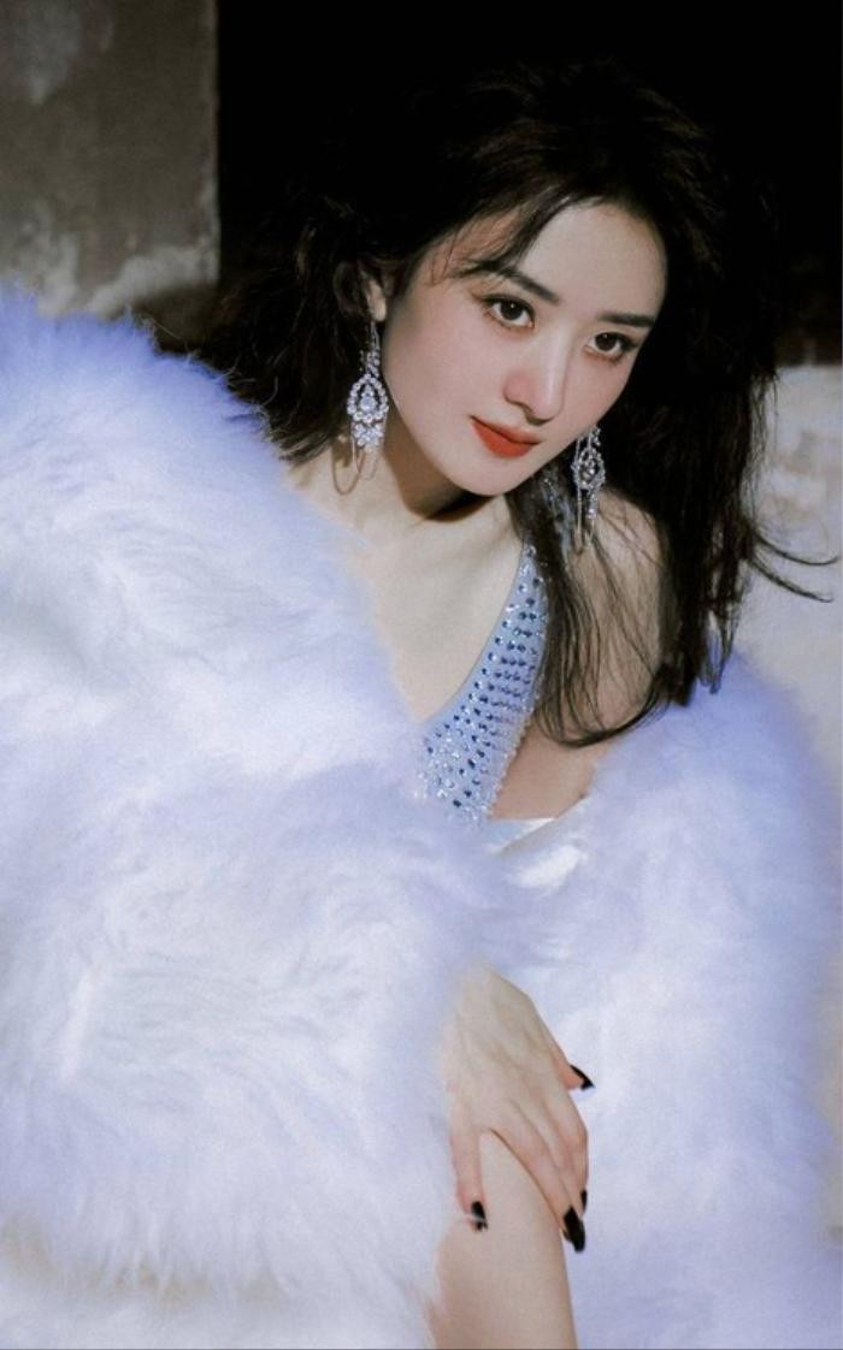 tin tuc sao hoa ngu moi nhat ngay 511 2023 trieu le dinh vang mat tai elle thinh dien 20233 tin tuc sao hoa ngu moi nhat ngay 511 2023 trieu le dinh vang mat tai elle thinh dien 20233