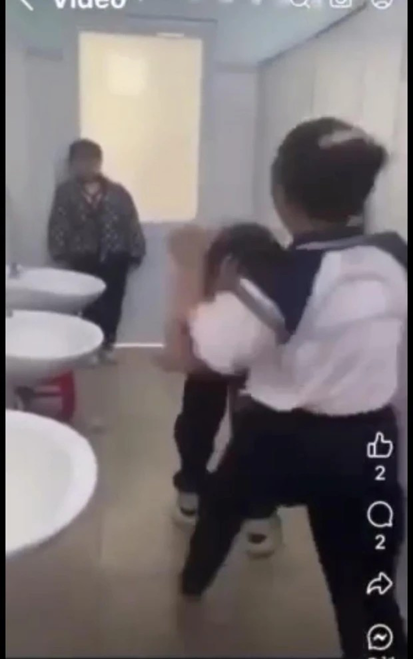 phong gd dt go vap thong tin ve vu nhom nu sinh lop 9 danh ban ngay trong nha ve sinh 2 phong gd dt go vap thong tin ve vu nhom nu sinh lop 9 danh ban ngay trong nha ve sinh 2