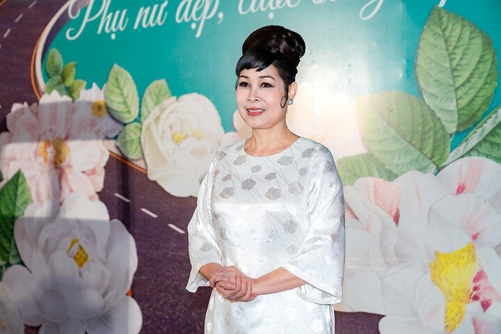 nsnd hong van giam 15kg sau su co ngat xiu he lo dieu tu tin hien tai2 nsnd hong van giam 15kg sau su co ngat xiu he lo dieu tu tin hien tai2