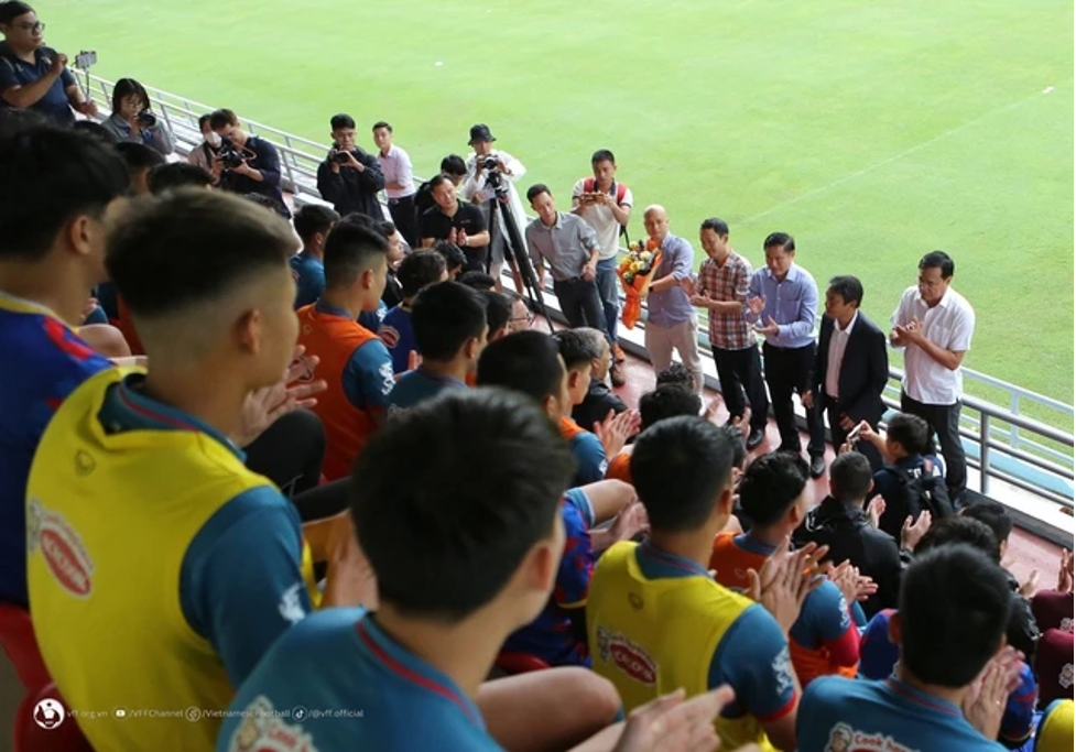 doi tuyen viet nam nhan khich le dac biet khi duoc xep vao nhom canh tranh ve du world cup2 doi tuyen viet nam nhan khich le dac biet khi duoc xep vao nhom canh tranh ve du world cup2