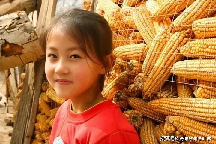 co be 7 tuoi tung noi tieng sau mot dem nho nu cuoi toa nang nhan sac 2 nam sau gay bat ngo2
