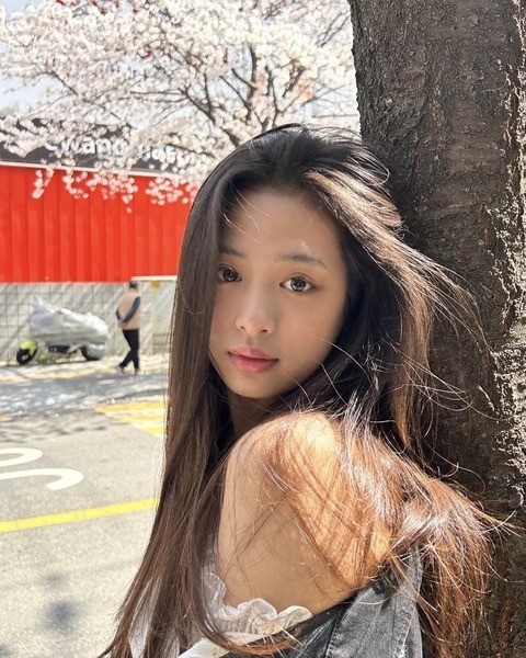 chua kip debut mot thanh vien duoc cho la chu luc babymonster bat ngo roi nhom