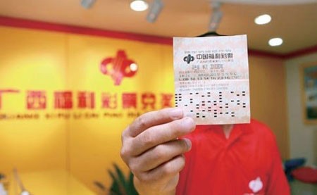 dang sung suong khi trung giai doc dac 3 8 ty dong nguoi dan ong vo mong vi hanh dong cua dai ly xuat ve2 dang sung suong khi trung giai doc dac 3 8 ty dong nguoi dan ong vo mong vi hanh dong cua dai ly xuat ve2