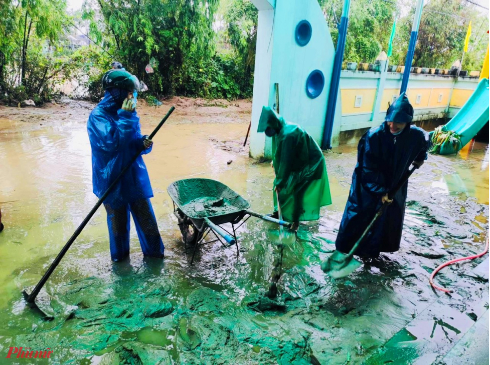 thua thien hue giao vien doi mua den truong don lut chuan bi don hoc sinh tro lai4 thua thien hue giao vien doi mua den truong don lut chuan bi don hoc sinh tro lai4