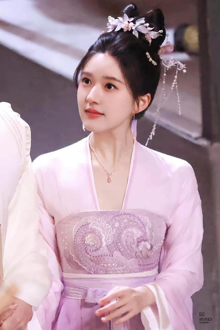 kieu toc khien trieu lo tu thang hang nhan sac mot my nhan nua cung duoc nhac den