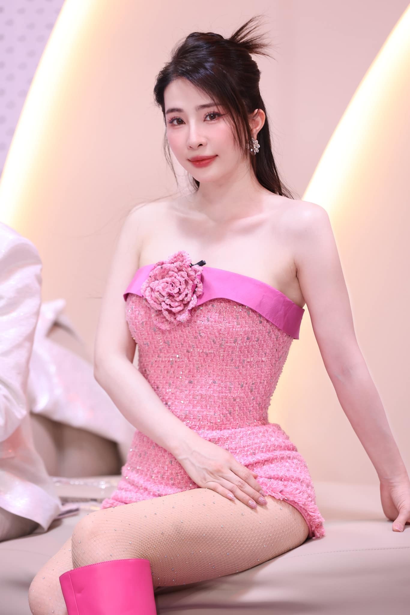quynh nga xin loi khi keu goi fan chuyen tien de binh chon tai chi dep dap gio re song3 quynh nga xin loi khi keu goi fan chuyen tien de binh chon tai chi dep dap gio re song3