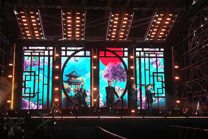 westlife chay cung nguoi ham mo suot 2 tieng dong ho noi mot cau khien fan viet thich thu1 westlife chay cung nguoi ham mo suot 2 tieng dong ho noi mot cau khien fan viet thich thu1