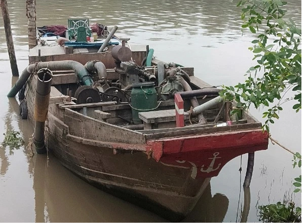 vu dai uy cong an dut lia 2 chan khi bat cat tac 2 nghi pham da bi bat vu dai uy cong an dut lia 2 chan khi bat cat tac 2 nghi pham da bi bat